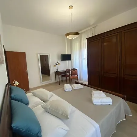 Casale Alessandra *